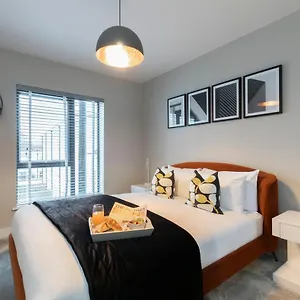 Elliot Oliver - Chic 2 Bedroom Town Centre Apartment Cheltenham